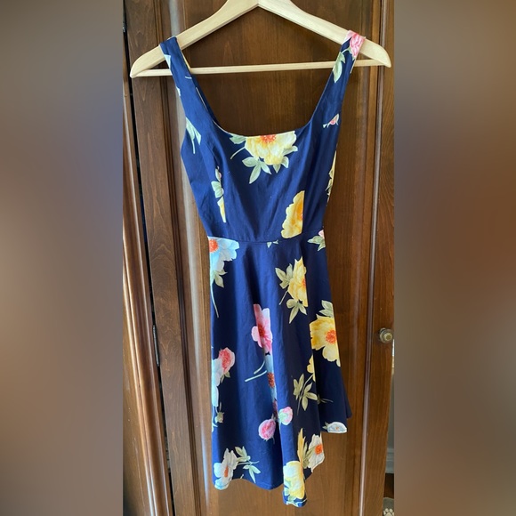 Dress - Picture 4 of 5